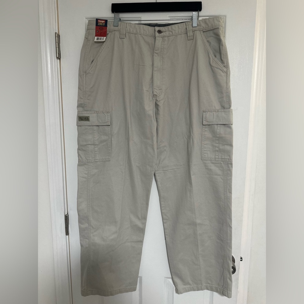 New Wrangler Cargo Pants  Khaki Loose Fit Size 40x32 Premium Twill Men